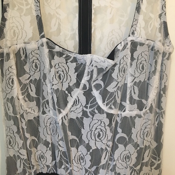 Spanish lace and chiffon party dress. - Picture 5 of 7